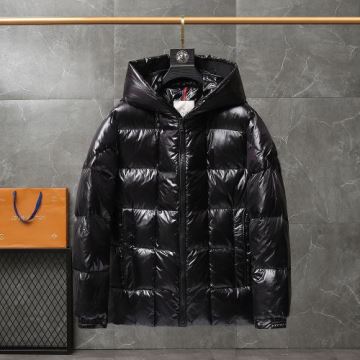 肌触り柔らかく MONCLER...