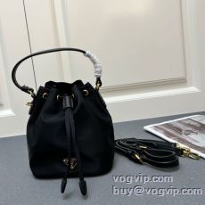 人気商品登場 ショルダーバッグ...
