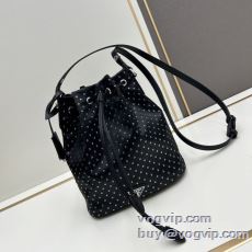 一番人気の新作はこれ PRAD...