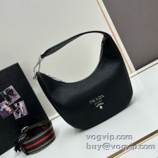 コーデ 知的なムードを演出 プラダ PRADA ブランドスー...