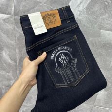 先行販売 モンクレール コピー...