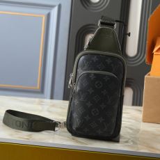 ルイ ヴィトンブランドコピー 2026年モデル入荷 LV106 ショルダーバッグ 斜め掛けバッグ メンズバッグ 人気雑誌掲載