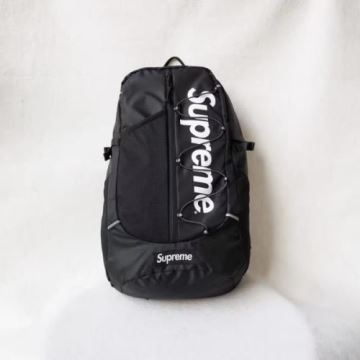 リュック、バックパック シュプリーム コピー スタイリッシュな印象 SUPREMEコピー ムダな装飾を排したデザイン 2022 