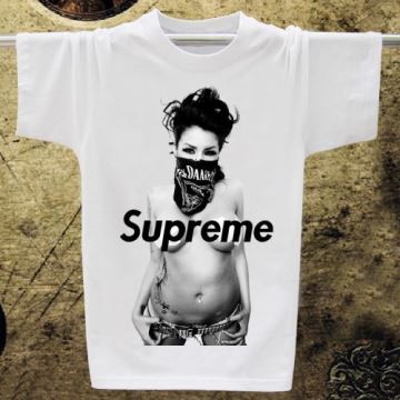 シュプリーム コピー  オリジナル SUPREMEコピー 2022 半袖Tシャツ ムダな装飾を排したデザイン