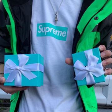 半袖Tシャツ 強い魅力を感じる一枚  シュプリーム コピー SUPREMEコピー 2022  Supreme x Tiffany 21FW  半袖Tシャツ