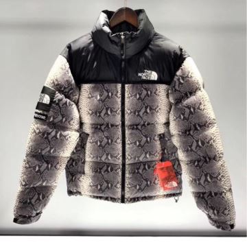 2022 シュプリーム コピー 寒さに打ち勝つ 保湿性の向上 SUPREMEコピー ファッションダウンジャケット 