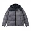 シュプリーム コピー  肌触りのいい ダウンジャケット SUPREMEコピー 重さを感じず