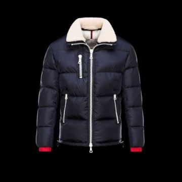 数に限りがある MONCLER...