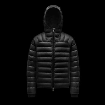 愛らしさ抜群  MONCLER...