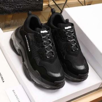 バレンシアガコピー スニーカー 2022 セレブ風 BALENCIAGAコピー 底にラバーが貼ってある 