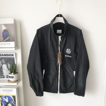 存在感のある BURBERRY...