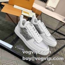 風合いが出る 2022 スーパーコピー ルイ ヴィトン LOUIS VUITTON カジュアルシューズ スニーカー 歩きやすい　疲れない　痛くない