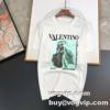 ブランドコピー 人気が爆発 2022 ヴァレンティノ VALENTINO スタイリッシュな印象 半袖Tシャツ 2色可選