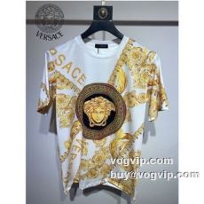 超目玉 ヴェルサーチ VERSACE ブランドスーパーコピー 半袖Tシャツ 清涼感ある真夏のメイントップスとして大活躍する1着でおしゃれを楽しみましょう！