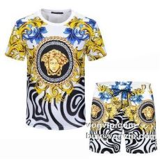 2022秋冬 ヴェルサーチ 半袖Tシャツ 大絶賛！  VERSACEスーパーコピー 上下セット 普段着 涼しい 吸汗速乾 ジャージ メンズ トレーナー 上下セット