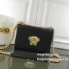 今からの季節にピッタリ！ ヴェルサーチ VERSACE オリジナリティに富んだバッグ 4色可選 ショルダーバッグ スーパーコピー 激安