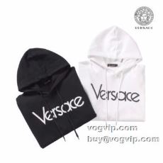 ランキング商品 2022秋冬 ヴェルサーチ VERSACEブランドコピー パーカー 2色可選 濡れてもさっと拭くだけの撥水加工を施し機能性も