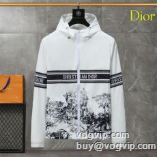 コーデ 知的なムードを演出 デ...