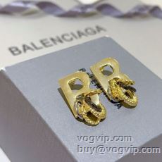 BALENCIAGAスーパーコピー 2025お得格安 バレンシアガ ピアス イヤリング コーデ 知的なムードを演出