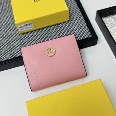 今話題の最新作 フェンディ ス...