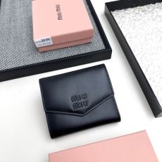 MIUMIUブランド 偽物 通...