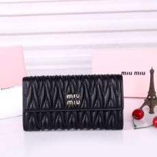 MIUMIU偽物ブランド WQ...