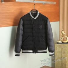 今話題の最新作 MONCLER...
