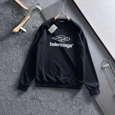 バレンシアガ コピー WTBAL245 2025数量限定大得価 プルオーバーパーカー 2色可選 高級感漂わせる