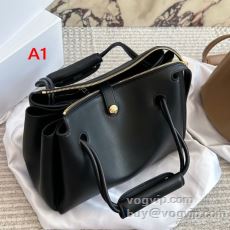 絶大な人気を誇る ロエベ LO...