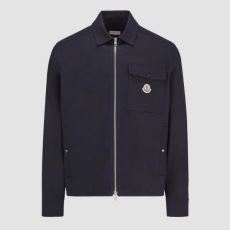 上品な輝きを放つ形 モンクレー...