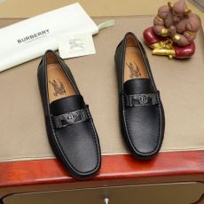 2026爆買い新作 バーバリー コピー ブランド NXIEBU026 【人気ブログ掲載】 スリップオン カジュアルシューズ