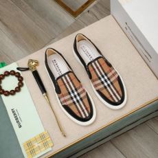 BURBERRYスーパーコピー 2026割引セール NXIEBU035 バーバリー スリップオン 個性的なデザイン  カジュアルシューズ 2色可選