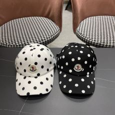 実用性に溢れるアイテム モンクレ...