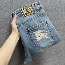 BURBERRYブランドコピー 2026年モデル入荷 NZKBU012 バーバリー ジーンズ デニムパンツ 大人気☆NEW!!