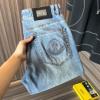 モンクレール 2026春夏季超人気 NZKMO017 ジーンズ デニムパンツ MONCLERスーパーコピー 激安 【人気ブログ掲載】