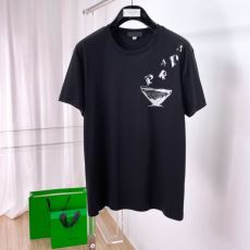 半袖Tシャツ 人目を惹くデザイ...