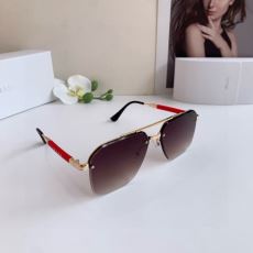 2026最新入荷 プラダ スー...