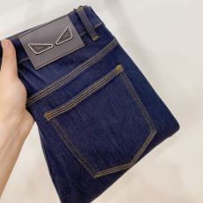 ジーンズ デニムパンツ フェンディ FENDI 2026年モデル入荷 NZKFEN041 VOGブランドスーパーコピー ショートパンツ 確定となる上品