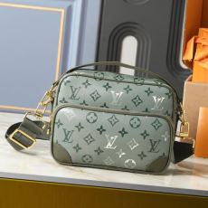 高品質 人気 ショルダーバッグ 斜め掛けバッグ メンズバッグ ルイ ヴィトンLOUIS VUITTON 2026期限限定！ LV169 ブランドスーパーコピー 激安専門店
