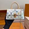 争奪戦必至 ルイ ヴィトンLOUIS VUITTON WBAGLV492 ショルダーバッグ ハンドバッグ レディースバッグ 2色可選 人気スーパーコピーブランド 2026秋冬季超人気